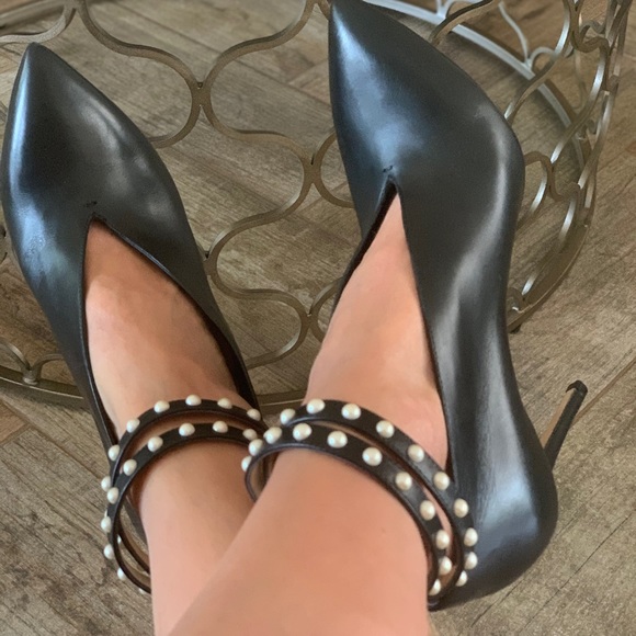 Jimmy Choo Shoes - Jimmy Choo Black Lark Women’s Pumps